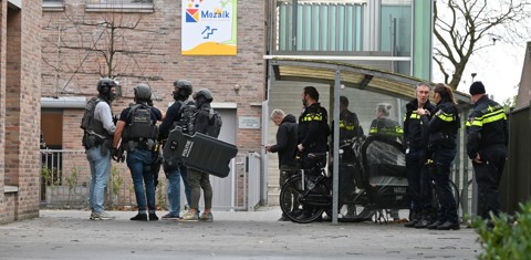 Politie staat bij basisschool in Oisterwijk
