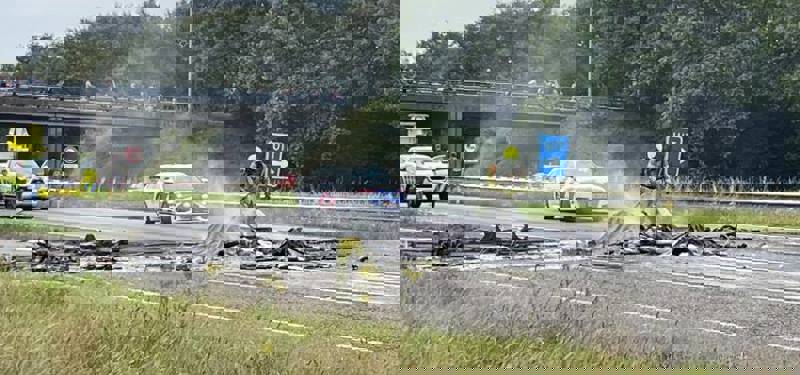 Vliegtuigje neergestort op A58 richting Roosendaal
