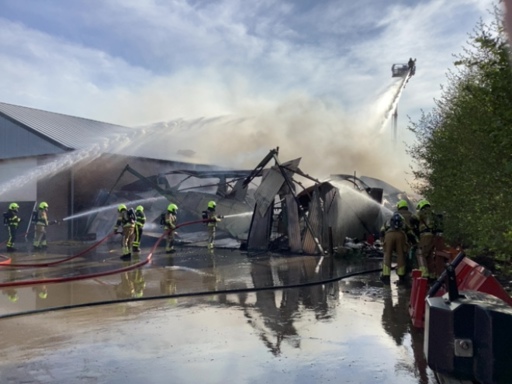 Zwarte rook bij brand, sluit ramen en deuren