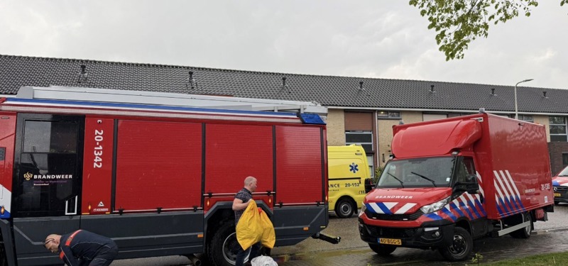 Brandweer en ambulance bij de woning